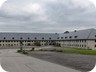 Die Kaserne Vogelsang war eine Nazi Indoktrinierungs und Ausbildungsstätte. Später wurde sie als Kaserne vom Belgischen Militär genutzt, inmitten eines Truppenübungsgeländes. Jetzt wird Vogelsang zu einer internationalen Begegnungsstätte für den Frieden und Erholung ausgebaut.